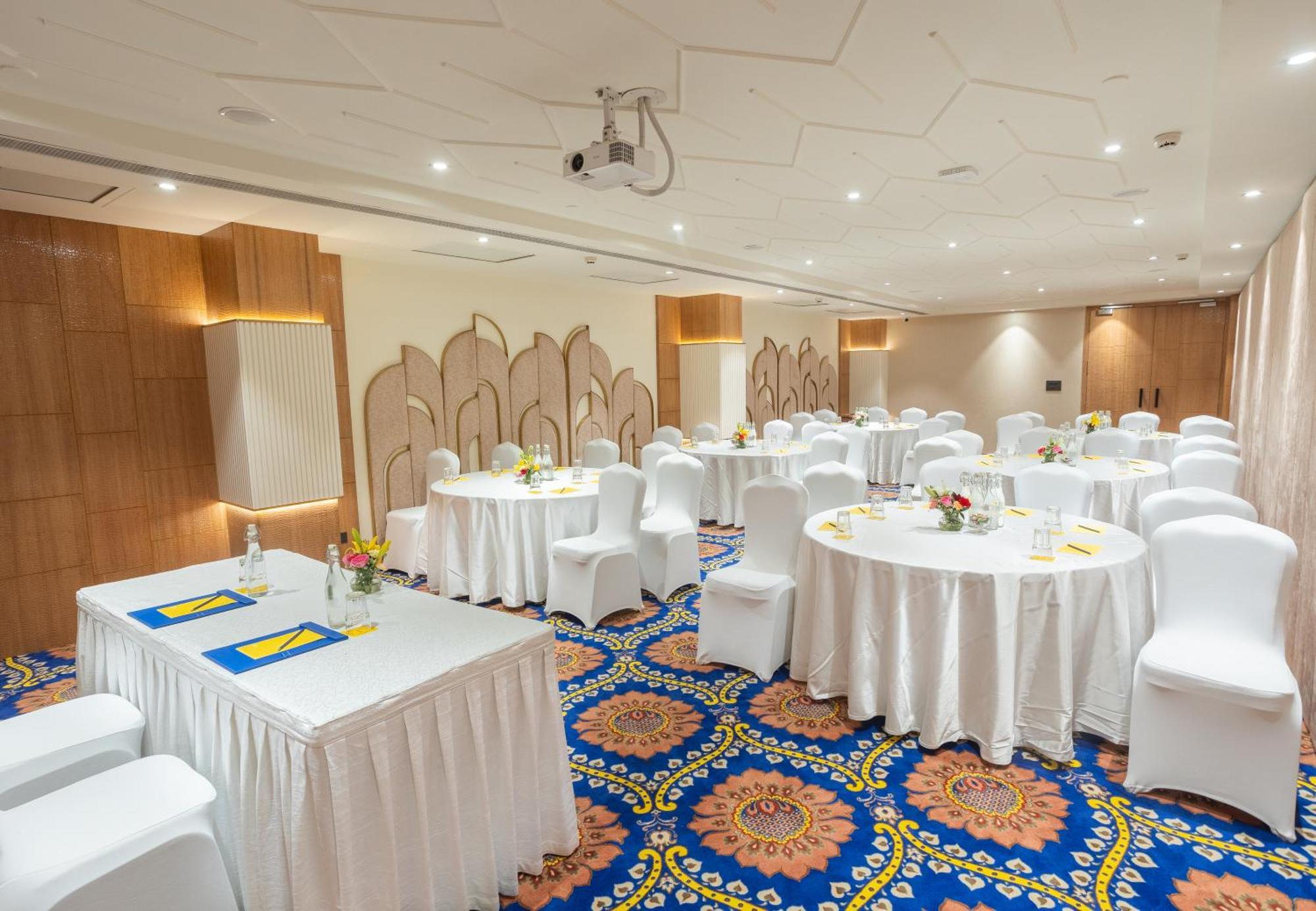 โกลเดน ทิวลิป โฮเต็ล ชัยปุระ Hotel ภายนอก รูปภาพ